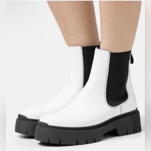 Hugo Boss New Chelsea Boots Size 7 ankle boot